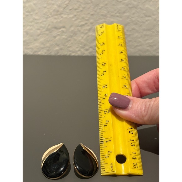 Vintage Black and Cream Enamel Teardrop Stud Earrings, Gold Tone, Used - Picture 6 of 8